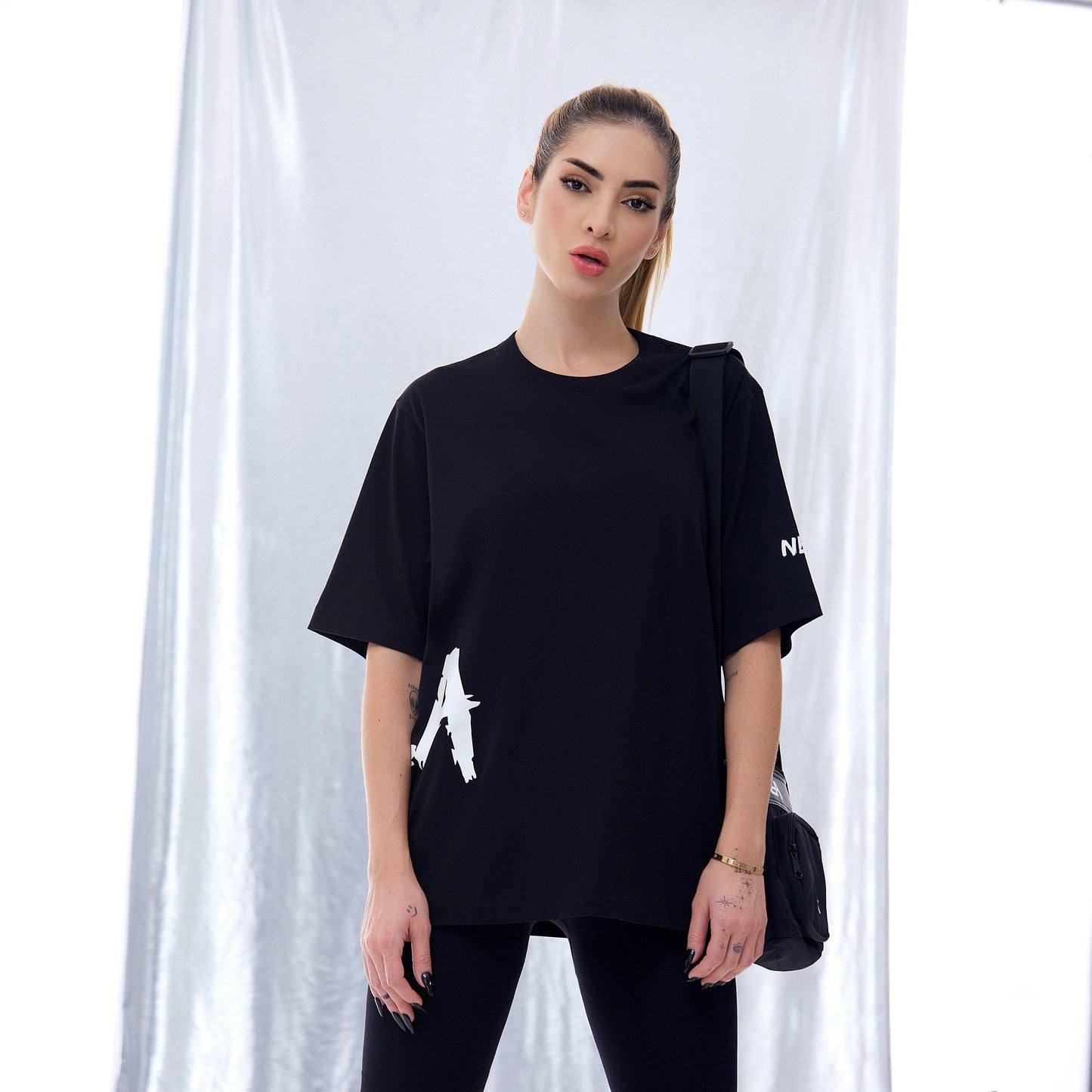 BREVARD CAMISETA OVERSIZE NEGRA - NEA