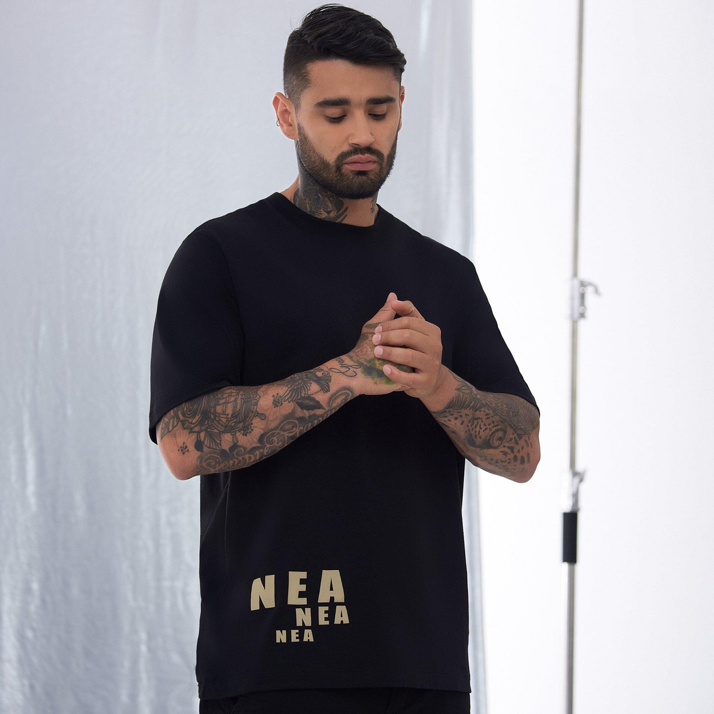 CYRIL CAMISETA OVERSIZE NEGRA - NEA